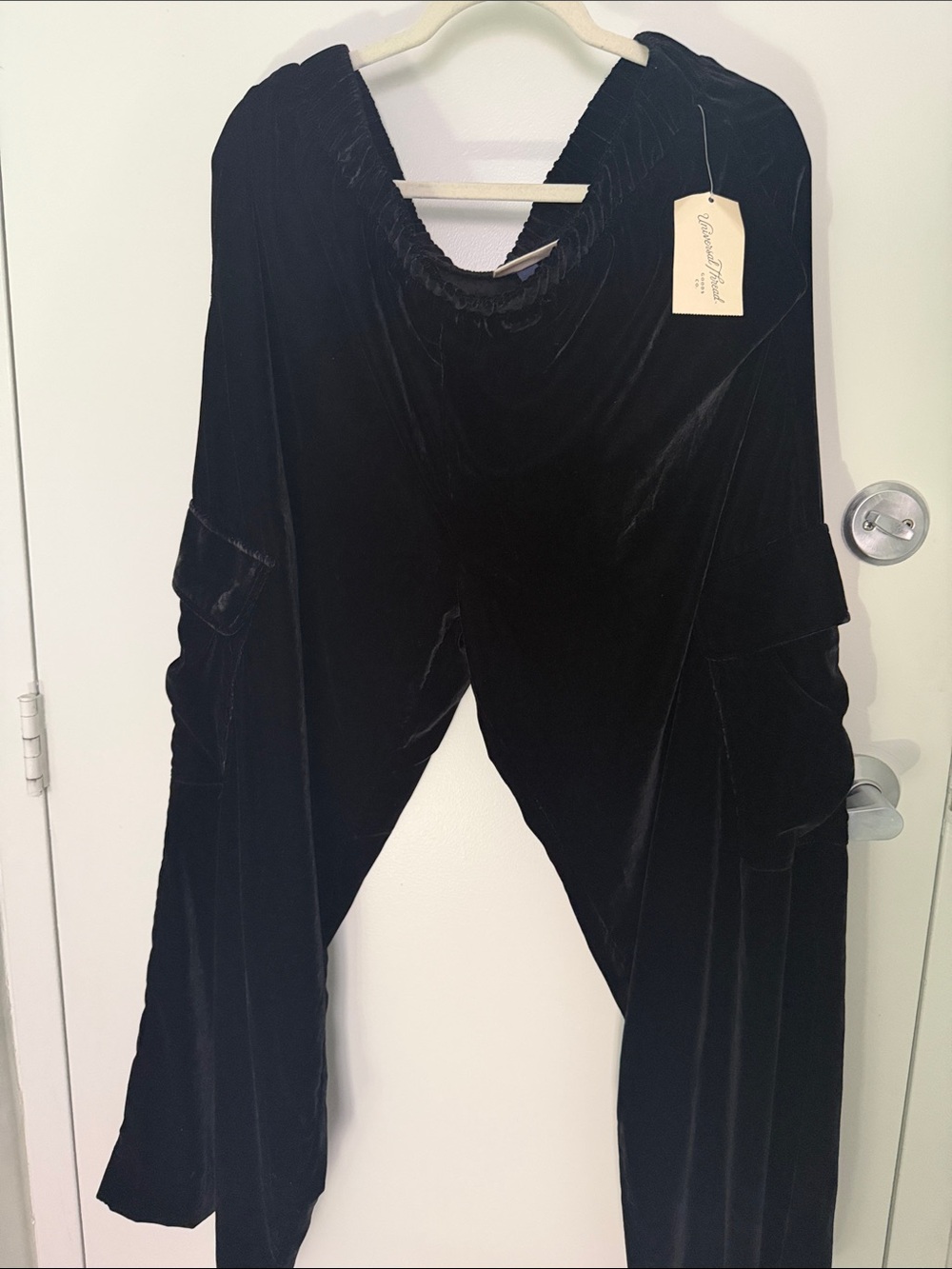 Universal Thread Black Velvet Straight-Leg Sweats